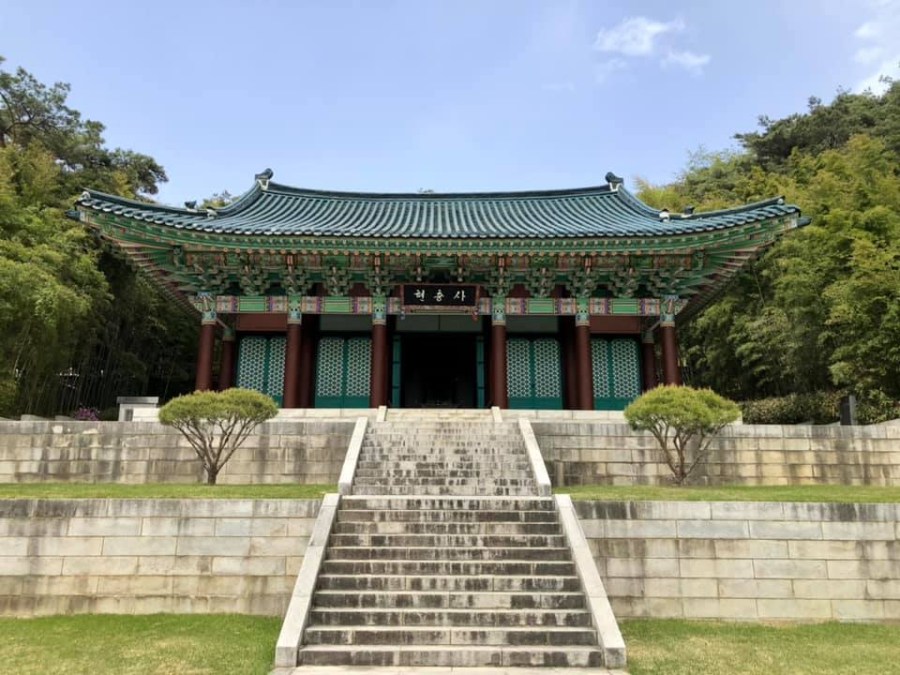 Hyeongchungsa Shrine Near Asan Gingko Tree Road